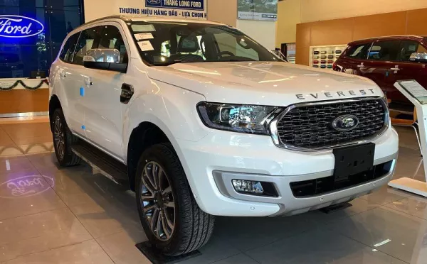 Kính Chắn Gió Xe Ford Everest